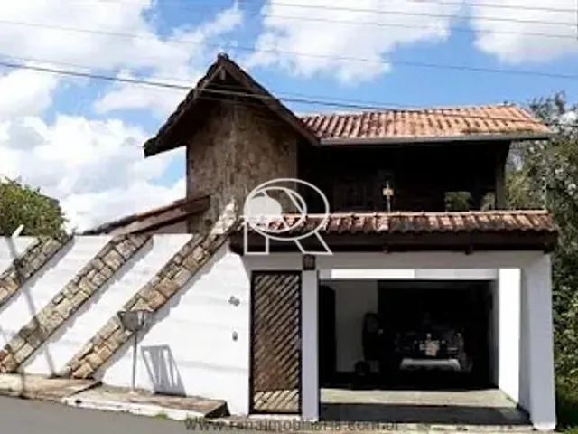 Casa com 208m², à venda, no bairro Jardim San Conrado em Registro