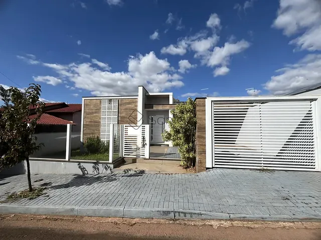 Casa 3 quartos e 2 banheiros, à venda ou para alugar, no bairro Centro em Augusto Pestana