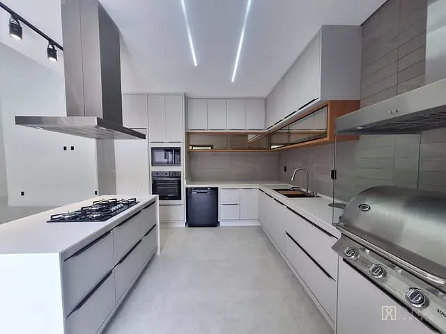 Casa 4 quartos e 6 banheiros, à venda ou para alugar, no bairro Condomínio Residencial Colinas do Paratehy em São José dos Campos