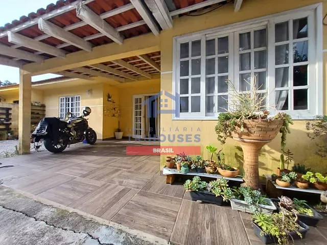 Casa com 160m² 2 quartos e 1 banheiro, à venda, no bairro Weissópolis em Pinhais