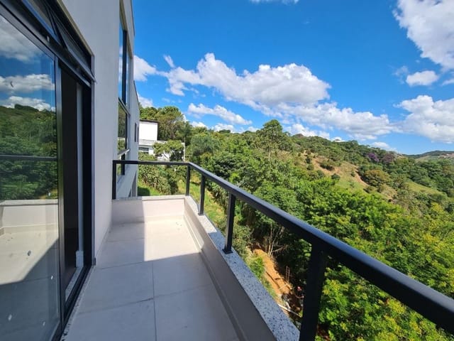 Casa 3 quartos e 3 banheiros, à venda, no bairro São Pedro em Juiz de Fora