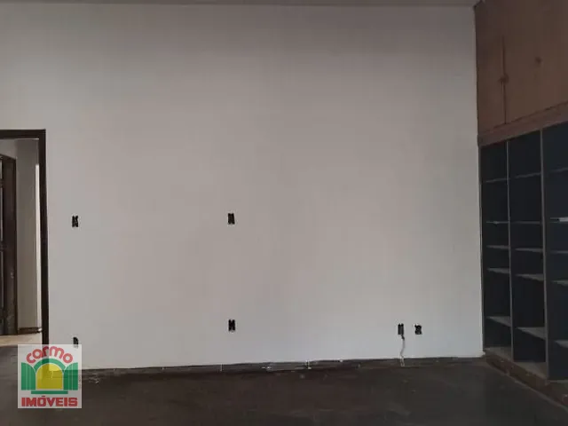 Casa com 400m², para alugar, no bairro Centro em Anápolis