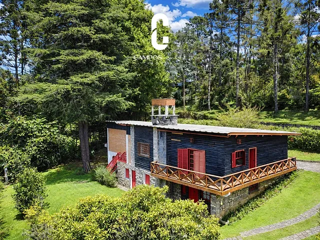 Casa com 1144m² 5 quartos e 3 banheiros, à venda, no bairro Jardim Embaixador em Campos do Jordão