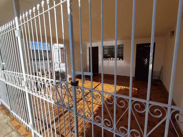 Casa com 300m² 4 quartos e 2 banheiros, à venda, no bairro Vila Rezende em Piracicaba