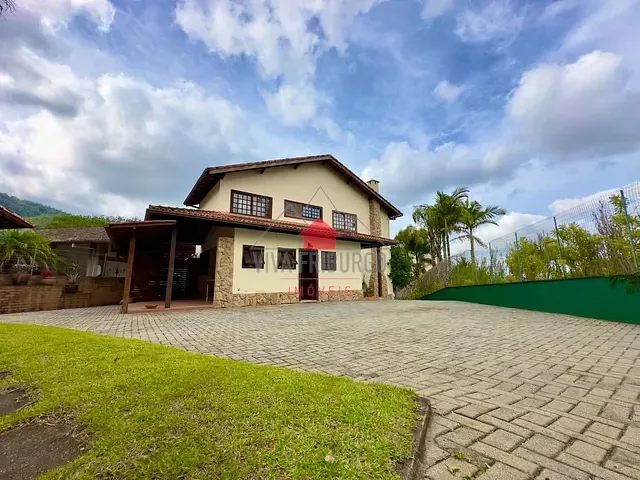 Casa 3 quartos e 1 banheiro, à venda ou para alugar, no bairro Vale dos Pinheiros em Nova Friburgo