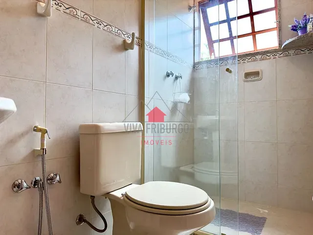 Casa 3 quartos e 1 banheiro, à venda ou para alugar, no bairro Vale dos Pinheiros em Nova Friburgo
