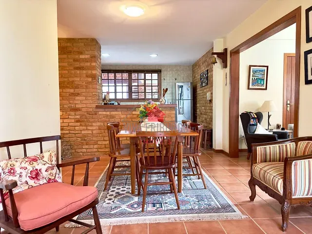 Casa 3 quartos e 1 banheiro, à venda ou para alugar, no bairro Vale dos Pinheiros em Nova Friburgo