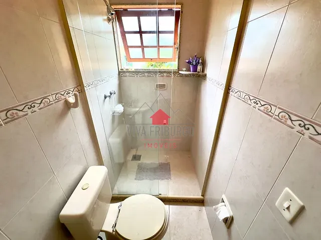 Casa 3 quartos e 1 banheiro, à venda ou para alugar, no bairro Vale dos Pinheiros em Nova Friburgo