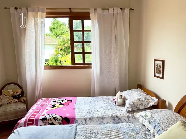Casa 3 quartos e 1 banheiro, à venda ou para alugar, no bairro Vale dos Pinheiros em Nova Friburgo