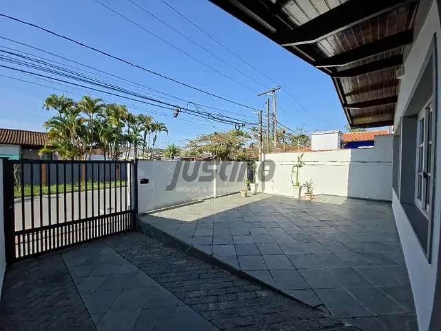 Casa com 250m² 3 quartos e 2 banheiros, à venda, no bairro Praia Do Sonho em Itanhaém