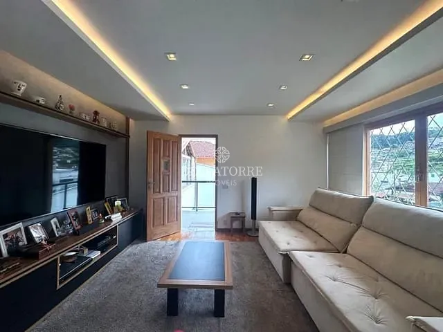 Casa com 380m² 4 quartos e 2 banheiros, à venda, no bairro Tijuca em Teresópolis