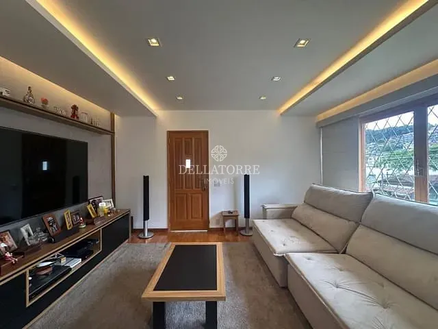 Casa com 380m² 4 quartos e 2 banheiros, à venda, no bairro Tijuca em Teresópolis