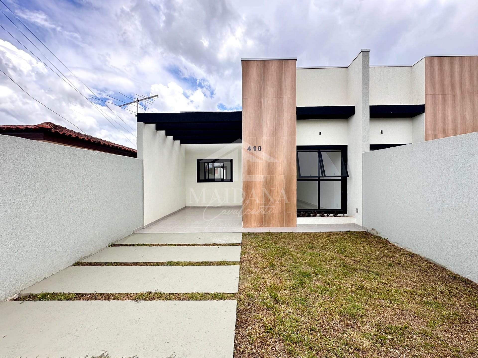 Casa à venda com 3 quartos, 81m² - Foto 1