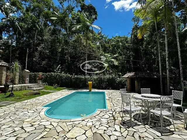 Casa com 600m² 4 quartos e 3 banheiros, à venda, no bairro Fazendinha (Penedo) em Itatiaia