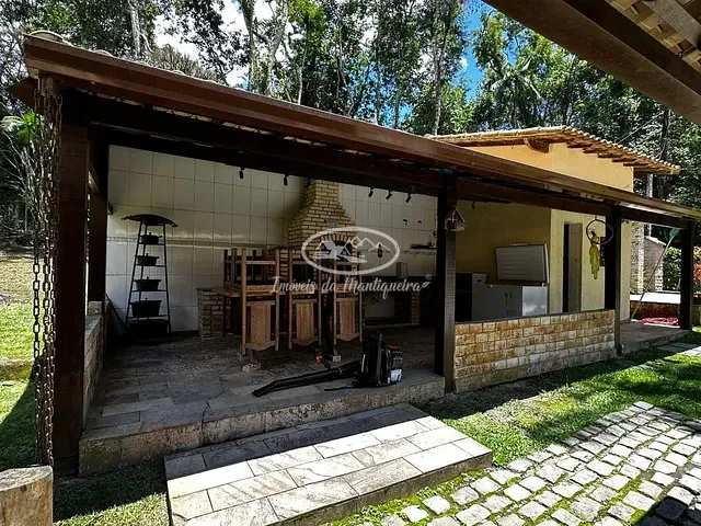 Casa com 600m² 4 quartos e 3 banheiros, à venda, no bairro Fazendinha (Penedo) em Itatiaia