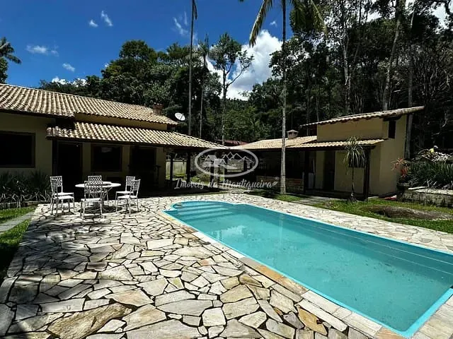 Casa com 600m² 4 quartos e 3 banheiros, à venda, no bairro Fazendinha (Penedo) em Itatiaia