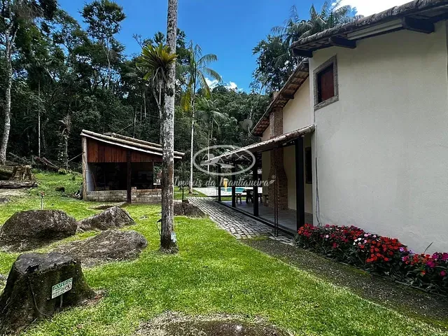 Casa com 600m² 4 quartos e 3 banheiros, à venda, no bairro Fazendinha (Penedo) em Itatiaia