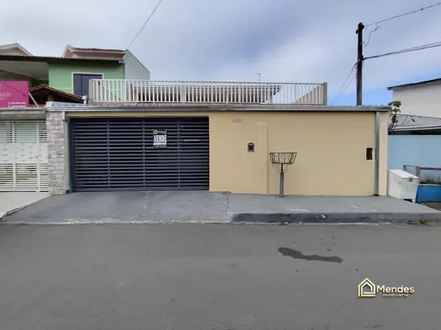 Casa com 200m² 4 quartos e 4 banheiros, à venda, no bairro Sítio Cercado em Curitiba