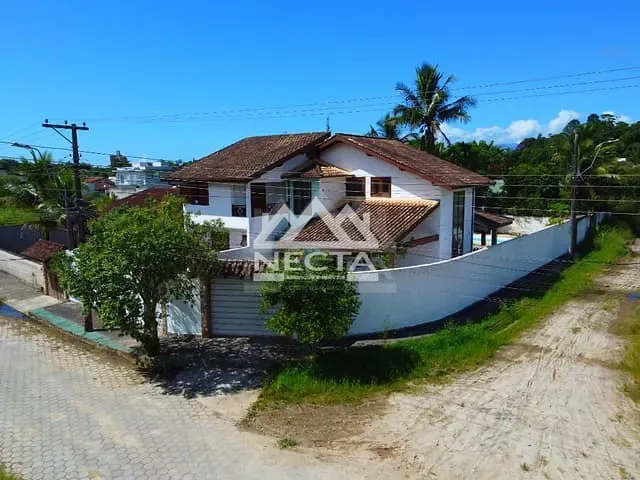 Casa com 522m² 4 quartos e 3 banheiros, à venda, no bairro Capricórnio II em Caraguatatuba