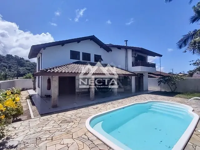 Casa com 522m² 4 quartos e 3 banheiros, à venda, no bairro Capricórnio II em Caraguatatuba