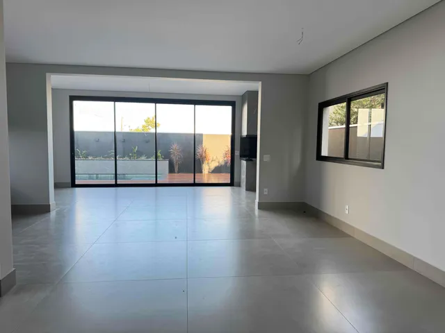 Casa com 238m² 4 quartos e 5 banheiros, à venda, no bairro Gleba Simon Frazer em Londrina