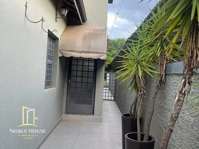 Casa à venda ou para alugar, no bairro Centro em Vinhedo