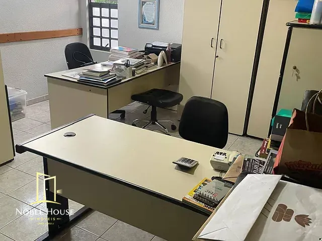 Casa à venda ou para alugar, no bairro Centro em Vinhedo