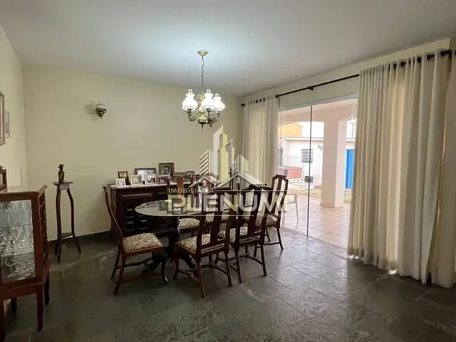 Casa com 580m² 4 quartos e 3 banheiros, à venda, no bairro Jardim Claret em Rio Claro