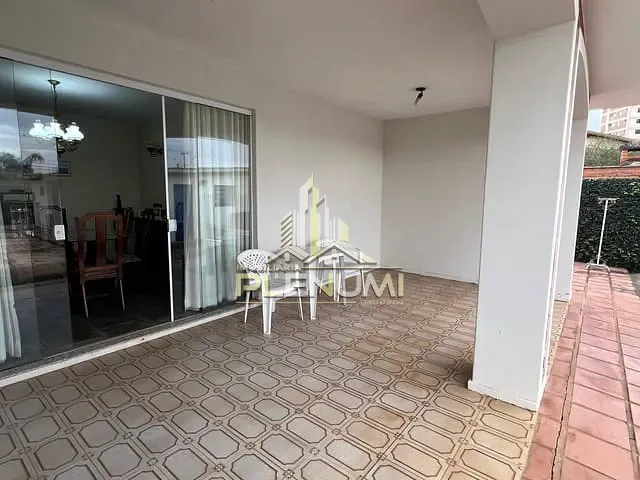 Casa com 580m² 4 quartos e 3 banheiros, à venda, no bairro Jardim Claret em Rio Claro