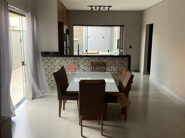 Casa 3 quartos e 2 banheiros, à venda, no bairro Centro em Rio das Pedras