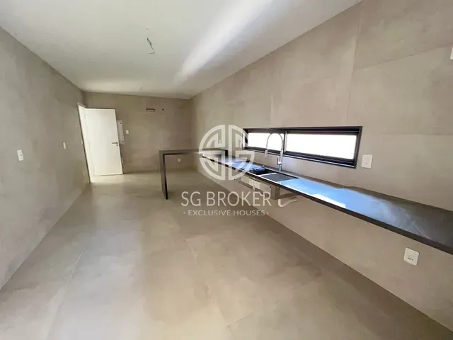 Casa com 350m² 5 quartos e 8 banheiros, à venda, no bairro Barra da Tijuca em Rio de Janeiro