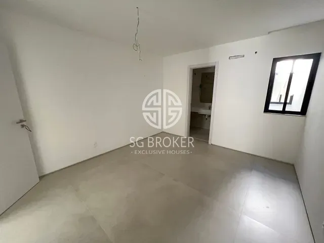 Casa com 350m² 5 quartos e 8 banheiros, à venda, no bairro Barra da Tijuca em Rio de Janeiro