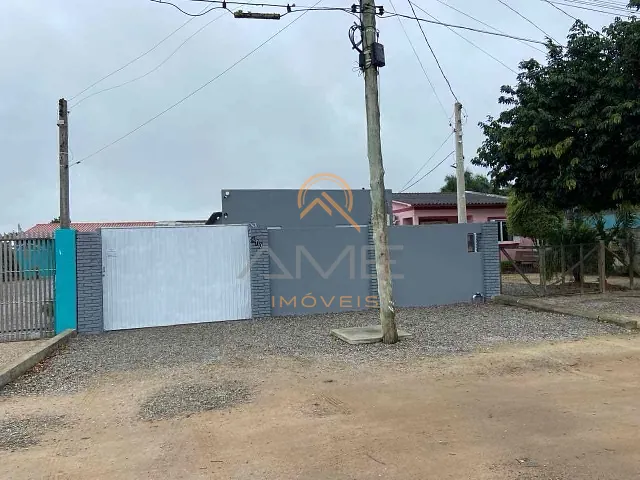 Casa com 300m² 2 quartos e 2 banheiros, à venda, no bairro Três Vendas em Pelotas