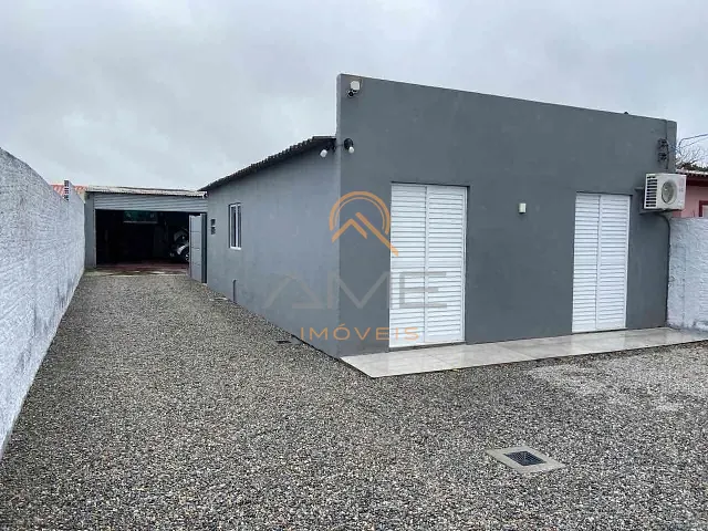 Casa com 300m² 2 quartos e 2 banheiros, à venda, no bairro Três Vendas em Pelotas