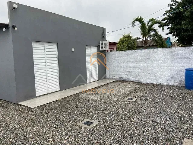 Casa com 300m² 2 quartos e 2 banheiros, à venda, no bairro Três Vendas em Pelotas