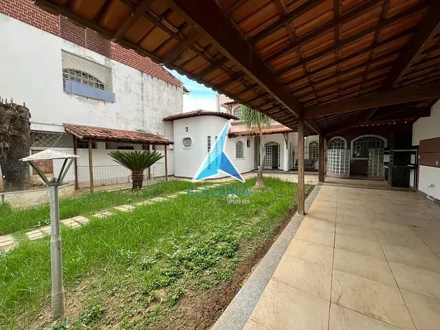Casa com 300m² 3 quartos e 3 banheiros, à venda, no bairro Ilha dos Araújos em Governador Valadares