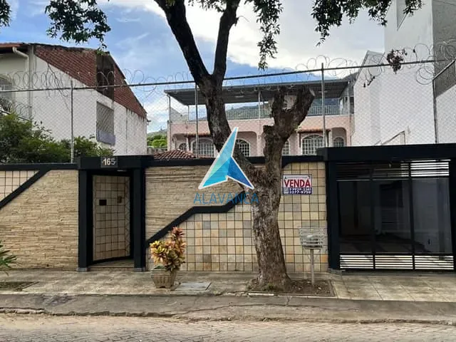 Casa com 300m² 3 quartos e 3 banheiros, à venda, no bairro Ilha dos Araújos em Governador Valadares