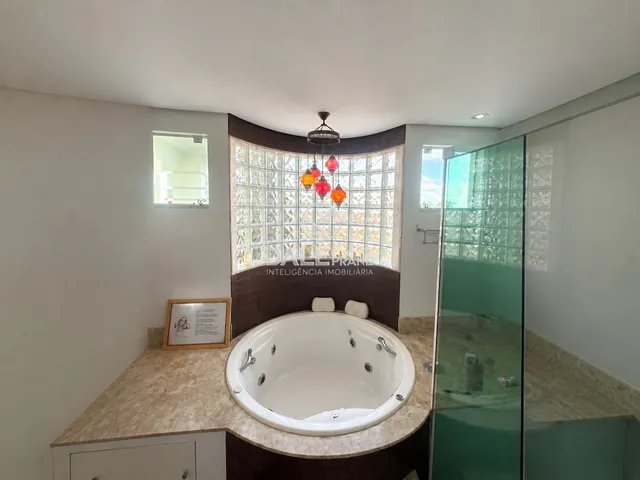 Casa com 800m² 4 quartos e 6 banheiros, à venda, no bairro Setor Habitacional Arniqueira (Águas Claras) em Brasília