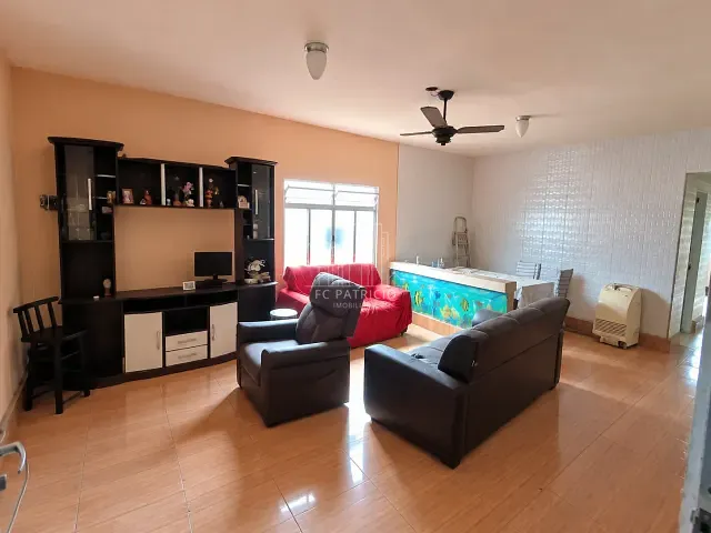 Casa 4 quartos e 3 banheiros, à venda, no bairro Vila Maria Helena em Duque de Caxias