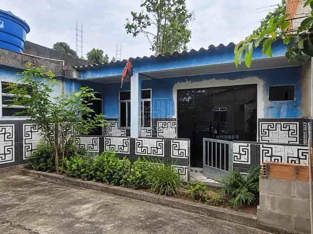 Casa 4 quartos e 3 banheiros, à venda, no bairro Vila Maria Helena em Duque de Caxias