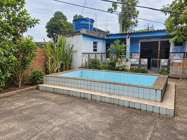 Casa 4 quartos e 3 banheiros, à venda, no bairro Vila Maria Helena em Duque de Caxias