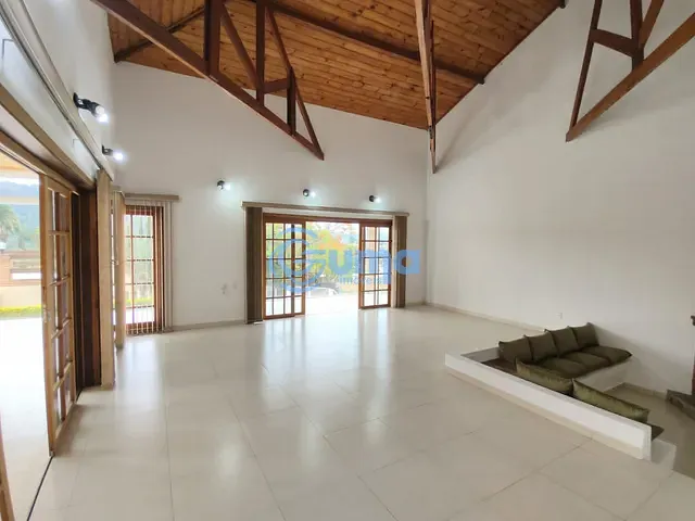 Casa com 1700m² 3 quartos e 4 banheiros, à venda, no bairro Condomínio Jardim das Palmeiras em Bragança Paulista