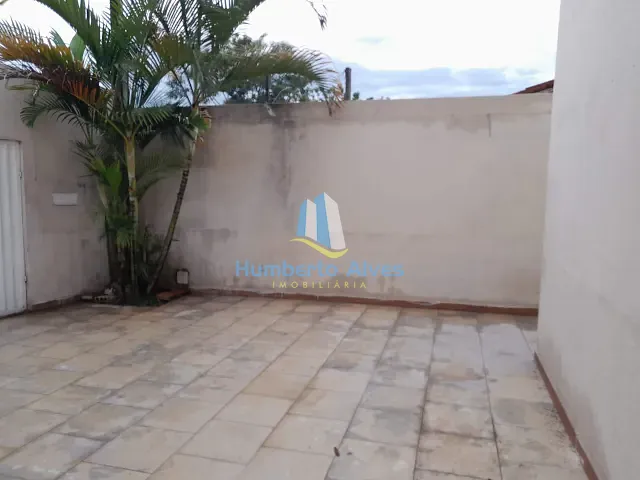 Casa 3 quartos e 2 banheiros, para alugar, no bairro Felícia em Vitória da Conquista