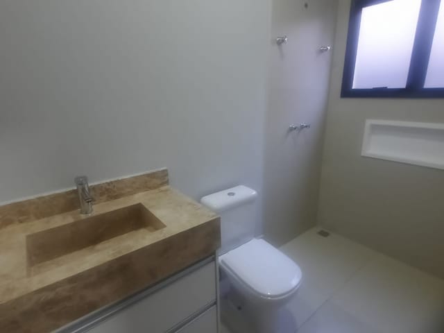 Casa com 300m² 3 quartos e 4 banheiros, à venda, no bairro Jardim São Marcos em Valinhos
