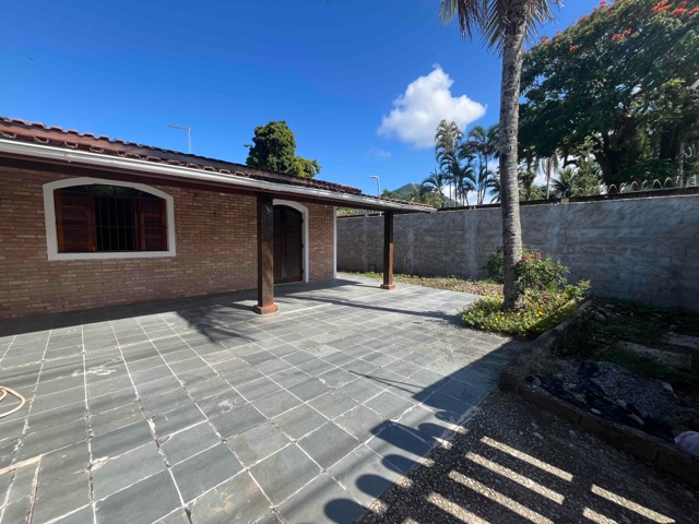 Foto do Casa - Belíssima casa com 02 dormitórios para locação no bairro Martim de Sá, Caraguatatuba, Litoral Norte de SP  | Innova Imobiliária
