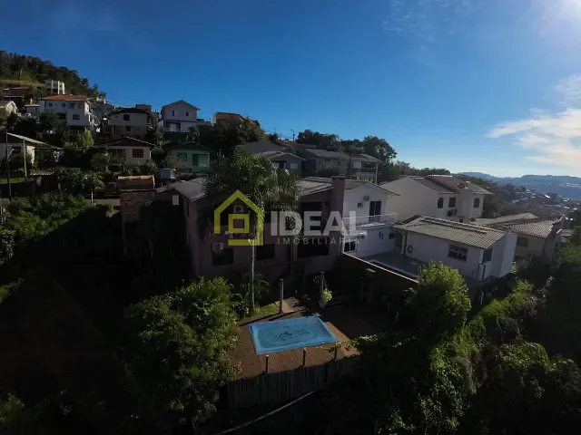 Casa 5 quartos e 4 banheiros, à venda, no bairro Nações em Concórdia