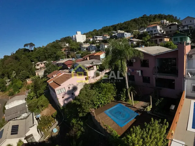 Casa 5 quartos e 4 banheiros, à venda, no bairro Nações em Concórdia