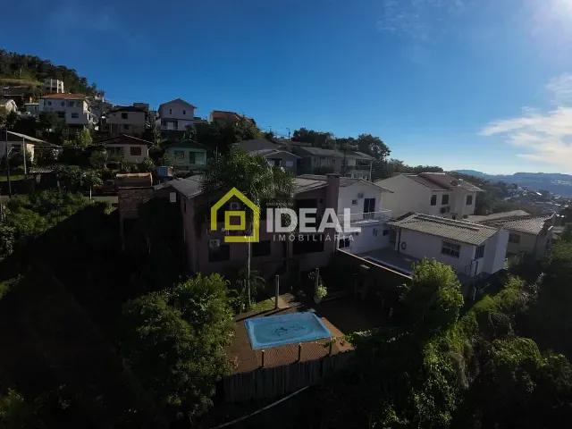 Casa 5 quartos e 4 banheiros, à venda, no bairro Nações em Concórdia