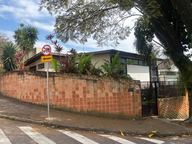 Casa 1 quarto e 3 banheiros, para alugar, no bairro Parque do Colégio em Jundiaí