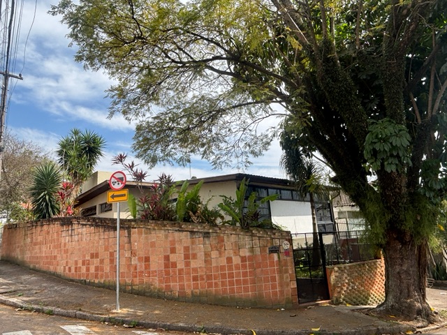 Casa 1 quarto e 3 banheiros, para alugar, no bairro Parque do Colégio em Jundiaí